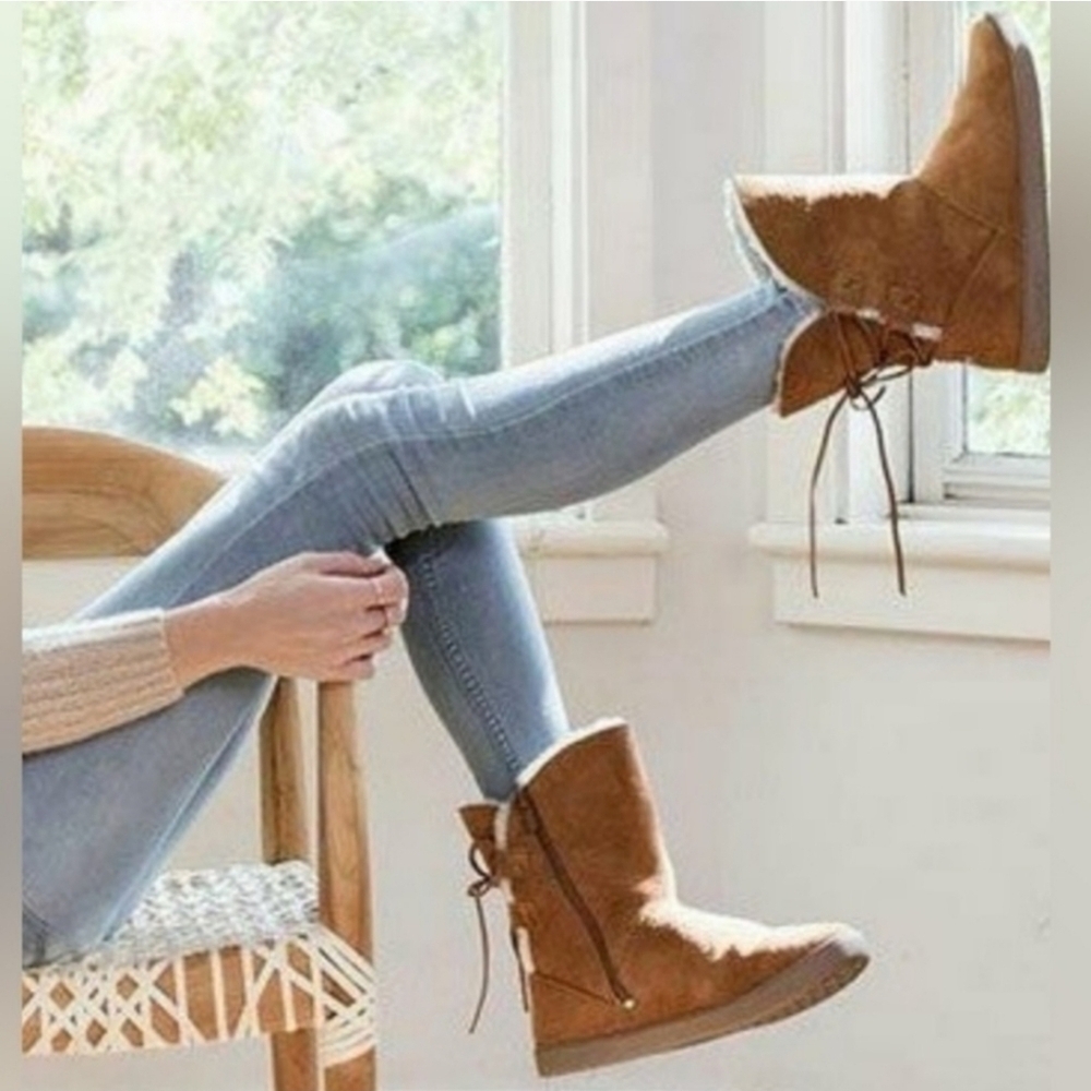 Koolaburra By UGG Shazi Suede Shearling Short Lace Up Winter Boot Size 8